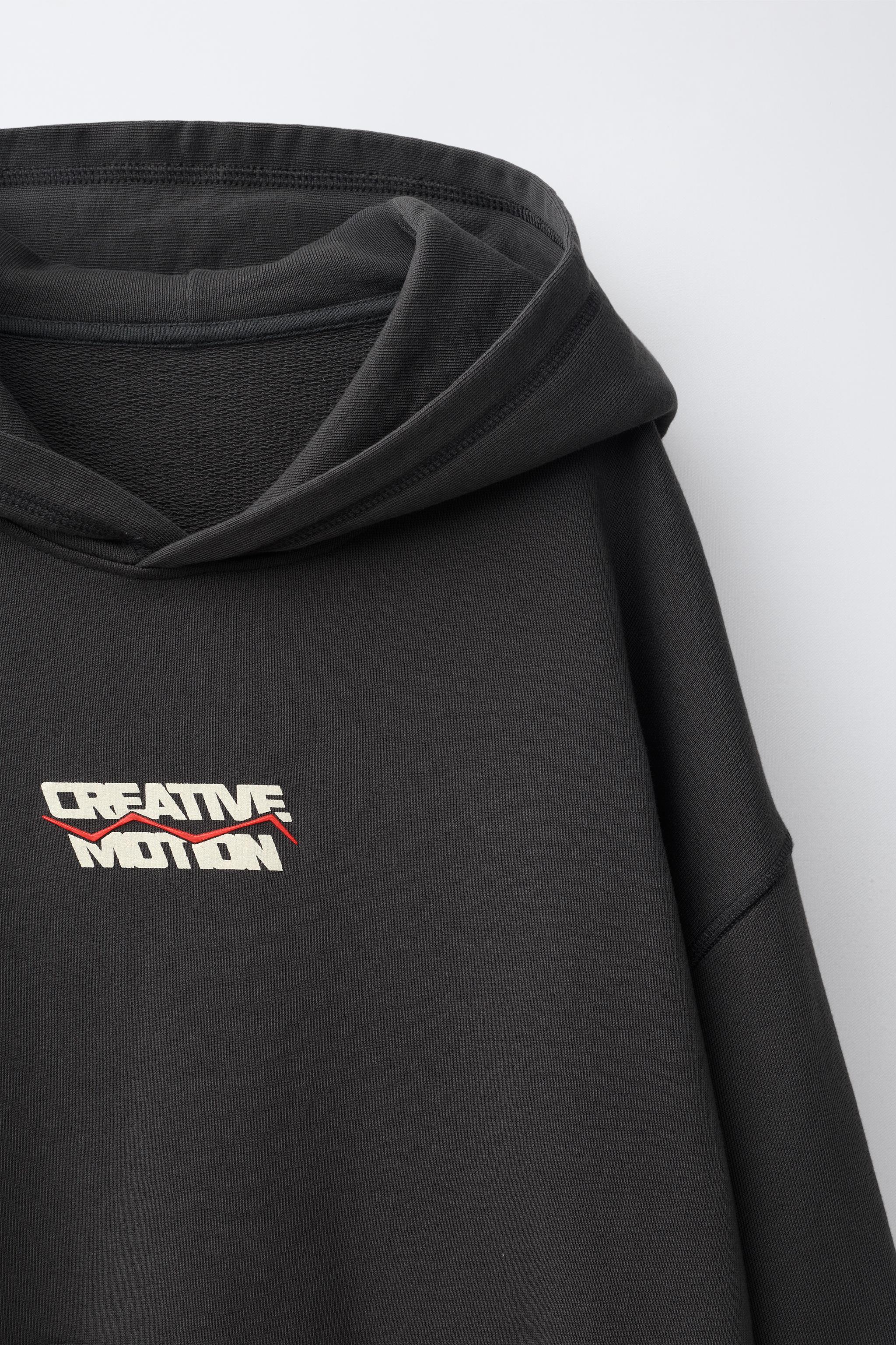 RELIEF TEXT HOODIE